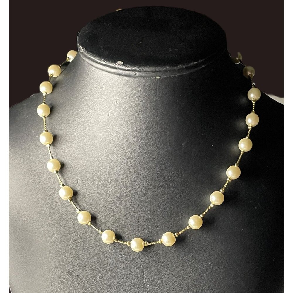 Classy Faux Pearl Station Necklace